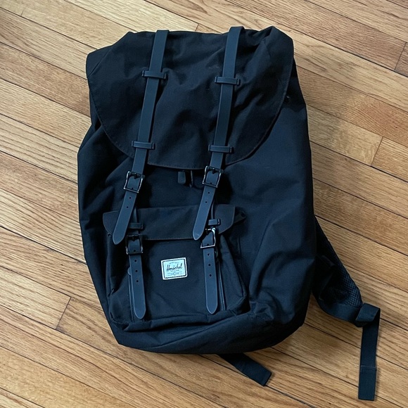 Herschel Laptop Backpack Black with Red and White Lining - Picture 2 of 6